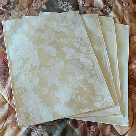 Decorative Placemats NWT - Picture 2 of 5